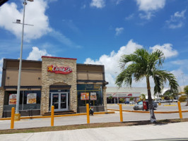 Carl's Jr. outside