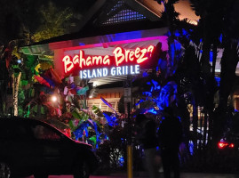 Bahama Breeze outside