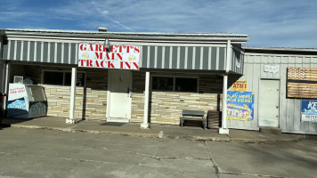 Garrett's Main Track Inn food