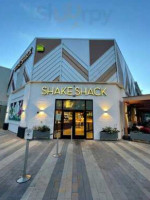 Shake Shack Sawgrass Mills outside