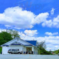 Meadows Original Frozen Custard outside