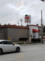 The Habit Burger Grill outside