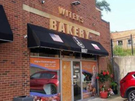 Witeks Bakery outside