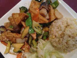 Louie's Mandarin Gourmet food