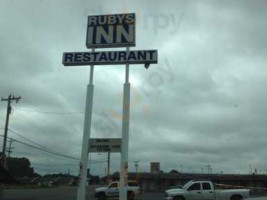 Ruby's Inn outside