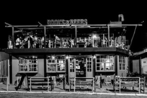 Books And Beers outside