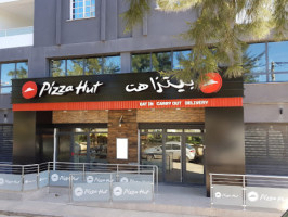 Pizza Hut outside