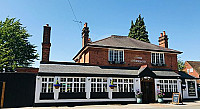 The Three Horseshoes outside