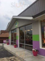 Froyo Factory outside