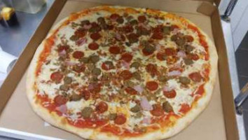 Bruno's Pizza food