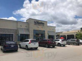 La Madeleine French Bakery Cafe outside