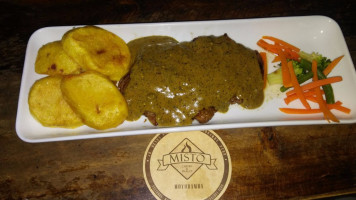 Misto - Carnes y Tragos food