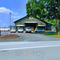 Kodiax Barn And Grill outside