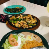 Los Portales food