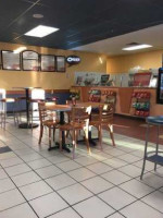 Quiznos inside