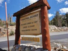 Tioga Pass Resort Cafe outside