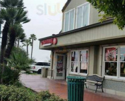 Cold Stone Creamery outside