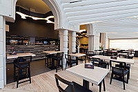 L-brasserie inside