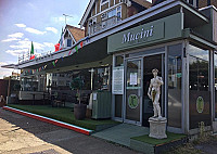 Mucini Italian Kitchen outside