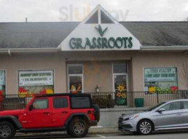 Grassroots Natural Market outside