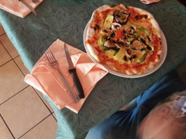 Vesuvio Pizzeria food