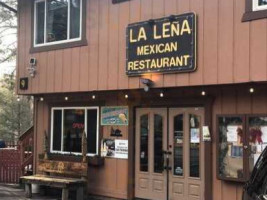 La Lena outside