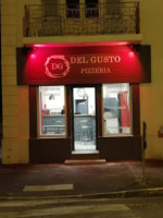 Del Gusto Pizzeria inside