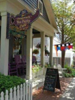 Saugatuck Tea Cafe And Gifts outside