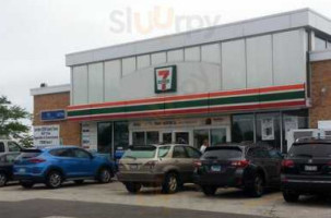 7-eleven outside