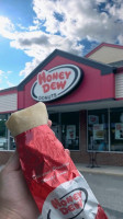 Honey Dew Donuts outside