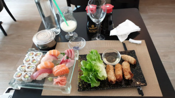 Sushi Montfort food