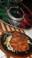 Mariachis Mexican food