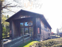 Covered Bridge Pizza outside