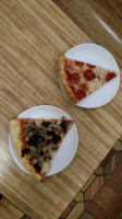 Renna's Pizza food