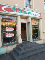 Salam Pizza food