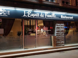 L Esprit De Famille inside