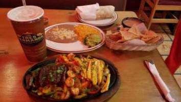 Los Tres Hermanos Grill food