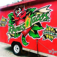 Reynas Tacos food