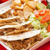 100% Antojitos Mexicanos food