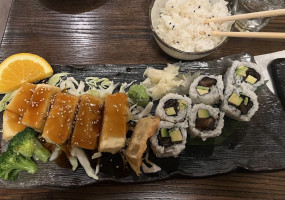 Sumo Sushi Boat food