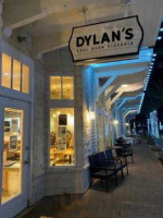 Dylans Pizzaria outside