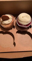 Jozettie's Cupcakes food