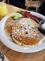 Sawyer's Main Street Breakfast food