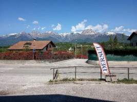 Pizzeria Sestriere outside