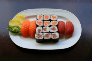 Sushi House Dellbrueck food