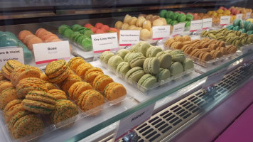 Le Macaron French Pastries food