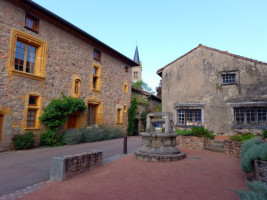 L'auberge Du Vieux Crozet outside