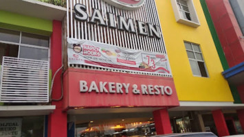 Saimen Bakery Resto Gerai Bencoolen Mall outside