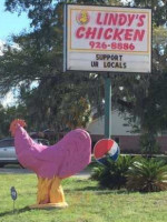 Lindy's Fried Chicken outside