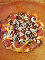 Round Table Pizza food